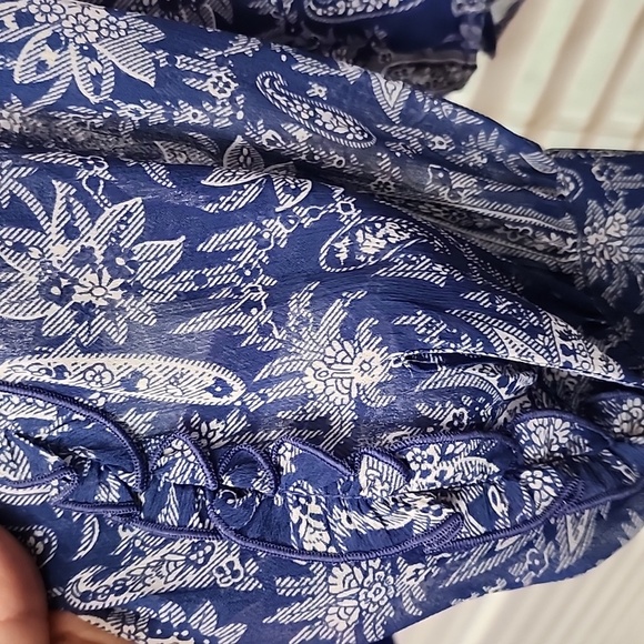 Ann Taylor Blue Paisley ruffle Blouse sz Large - Picture 5 of 8